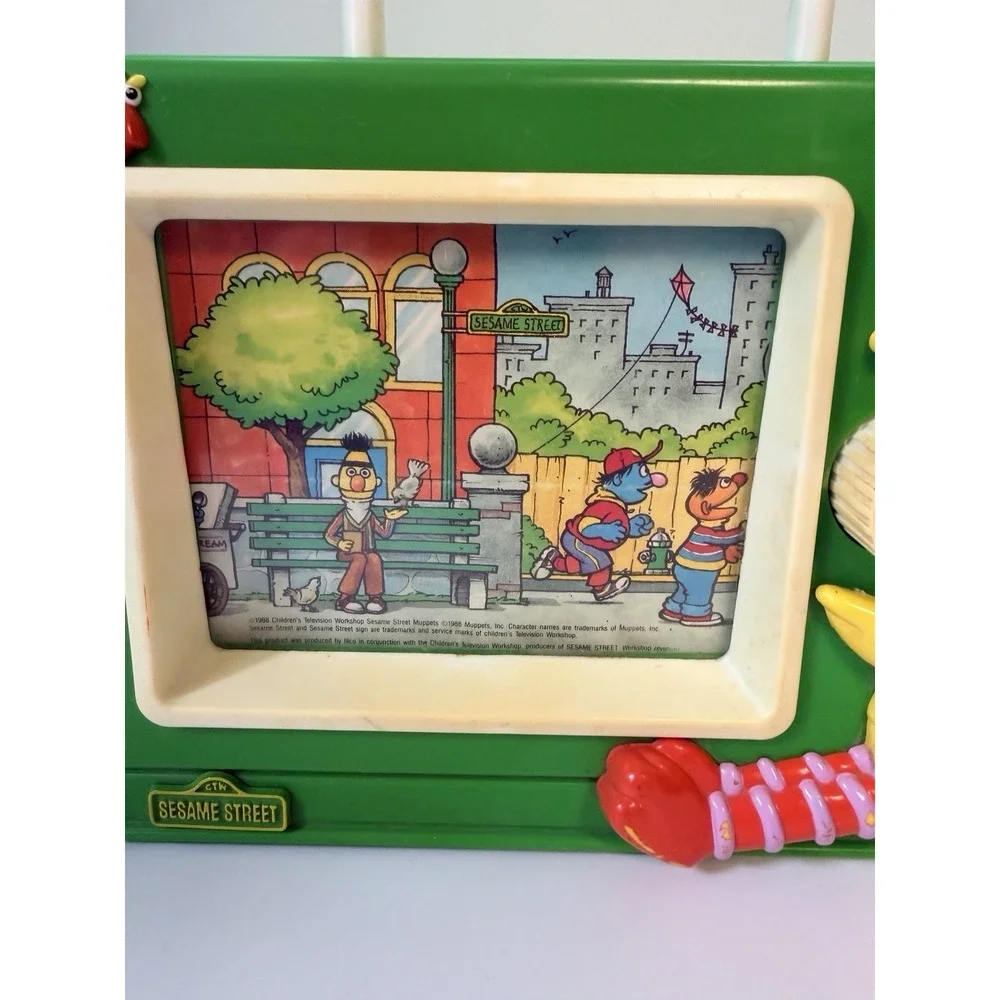 Vintage 1988 Sesame Street Toy Working TV Wind Up Music Box Big Bird 80s Baby